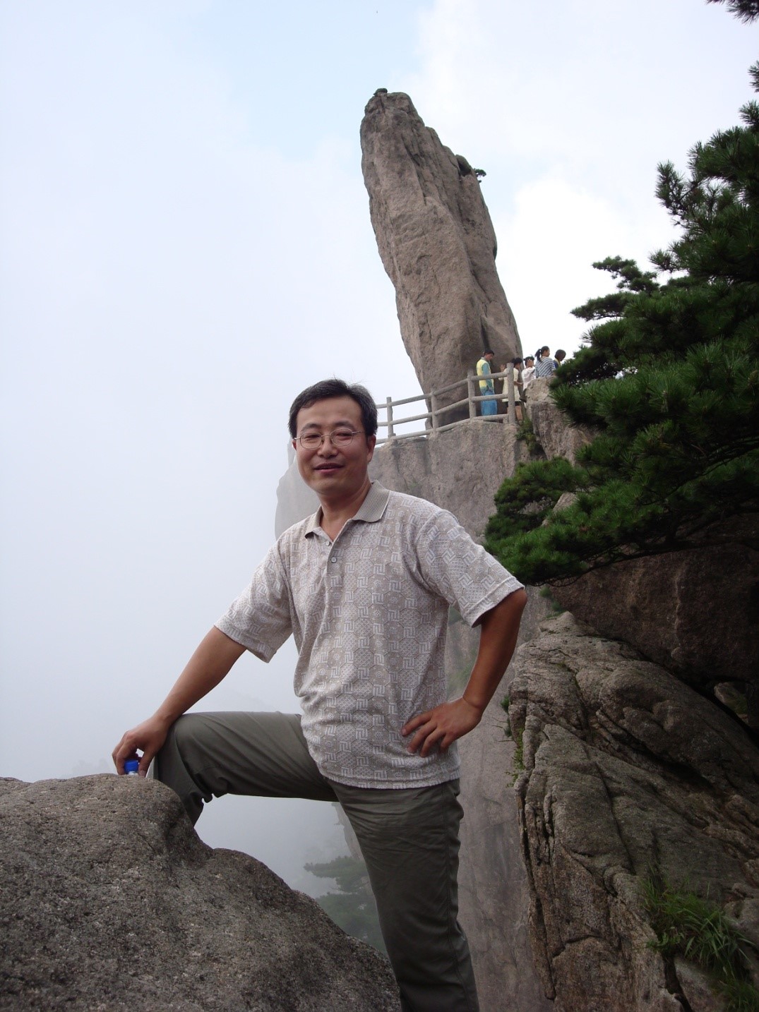 高岩.jpg 高岩.jpg