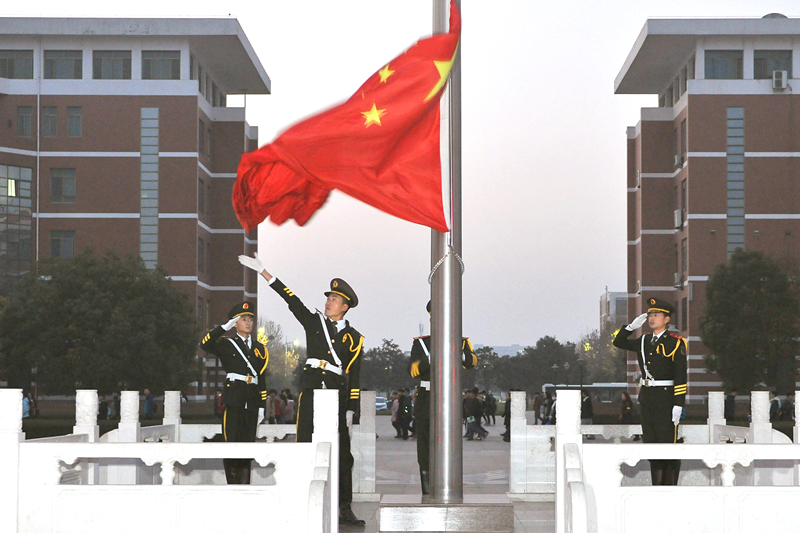 1升国旗仪式现场_副本.jpg 1升国旗仪式现场_副本.jpg