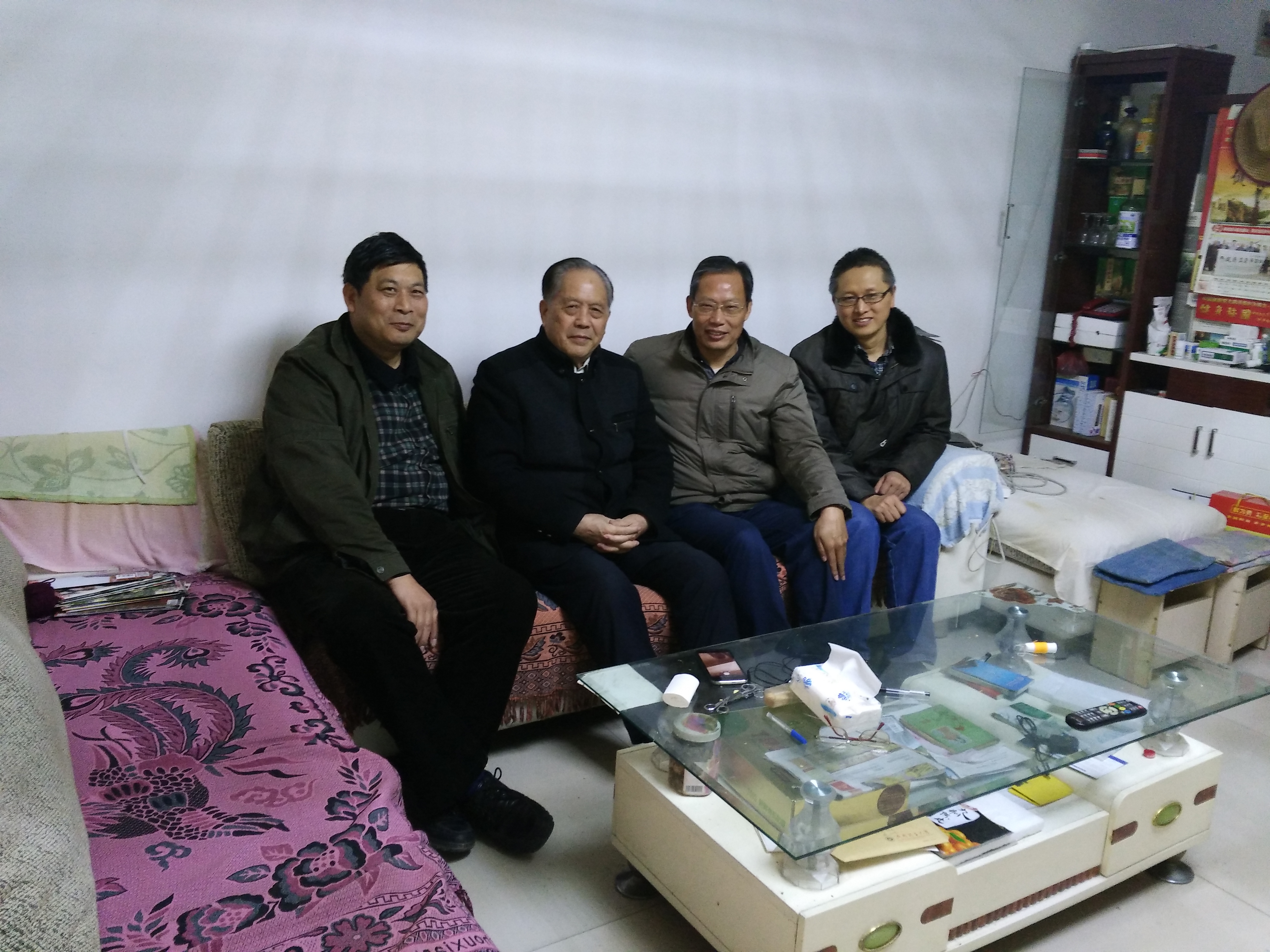 2017.1.17慰问退休教师.jpg 2017.1.17慰问退休教师.jpg